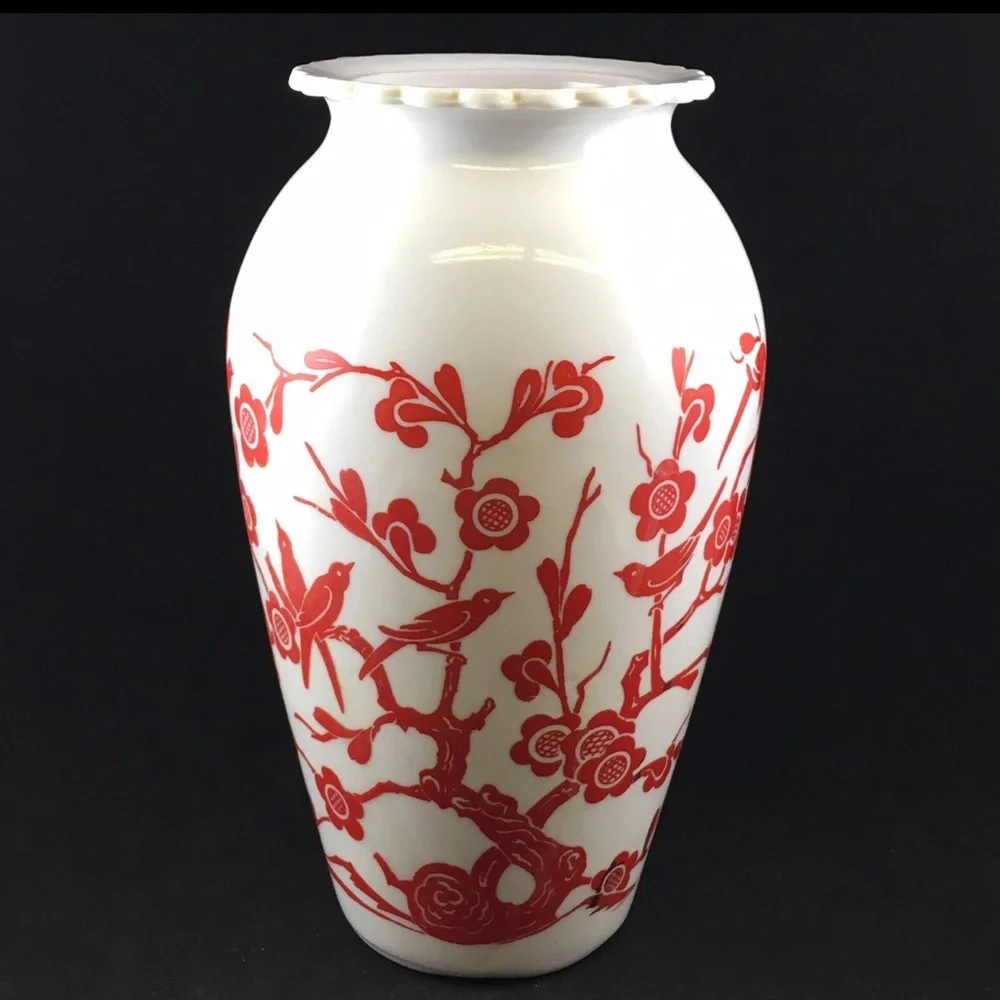 VTG 1940s White & Red Anchor Hocking
Vitrock Milk Glass
Flowers Birds EUC - Picture 4 of 8
